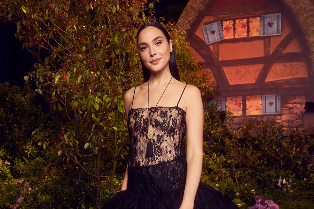 Nightlife and Best Times to Spot Stars